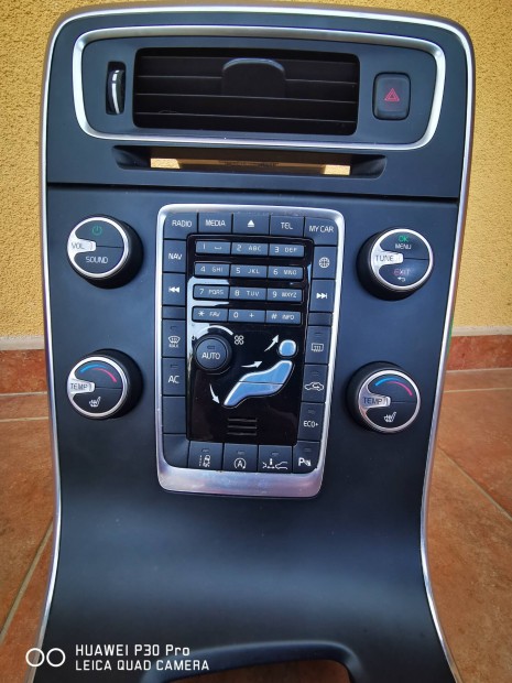 Volvo v60 középkonzol