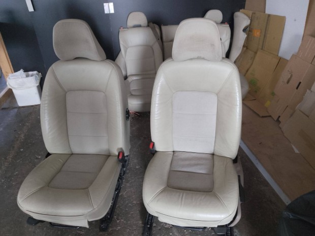 Volvo v70 II xc70 II vaj színű bőr félbőr ülésgarnitúra