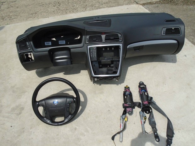 Volvo v70 műszerfal légzsákkal navigációval eladó! 2007