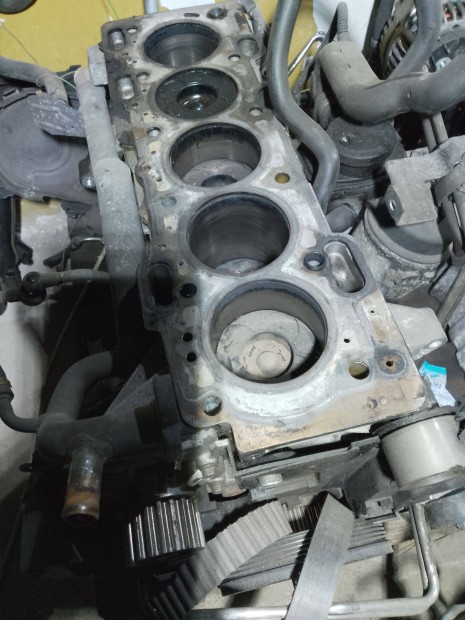 Volvo xc90 xc70 v70 s60 D5 eu4 185LE fztt motor motorblokk blokk