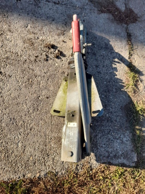 Vonóháromszőg kapcsoló fejel