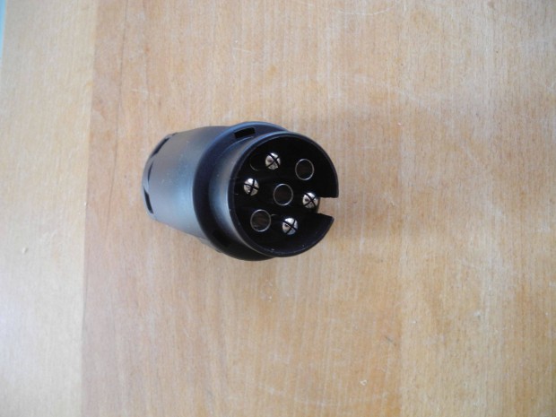 Vonóhoroghoz csatlakozó adapter