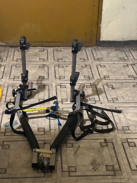 Von�horogra szerelhet� ker�kp�r tart�