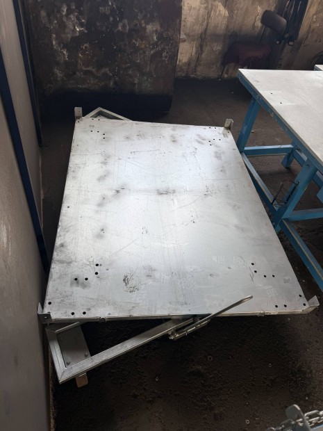 Vontathat� kiskocsi