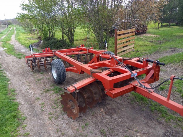 Vontatott trcsa 3.2m