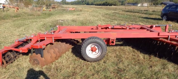 Vontatott trcsa elad