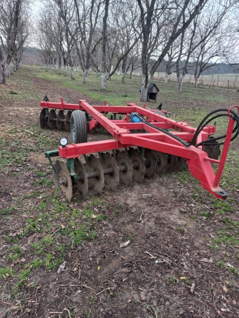 Vontatott t�rcsa elad�