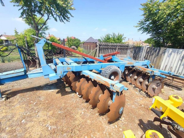 Vontatott t�rcsa elad�!