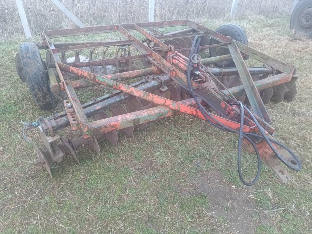 Vontatott xt tárcsa