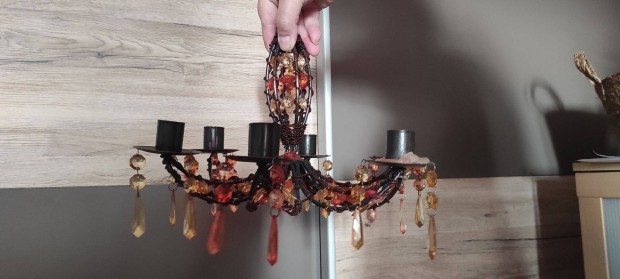 Vörös és narancs gyertyatartó hangulatos csillár