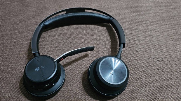 Voyager Focus 2 headset