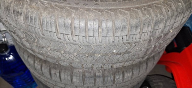 Vredestein 165/60R14 négyévszakos gumi