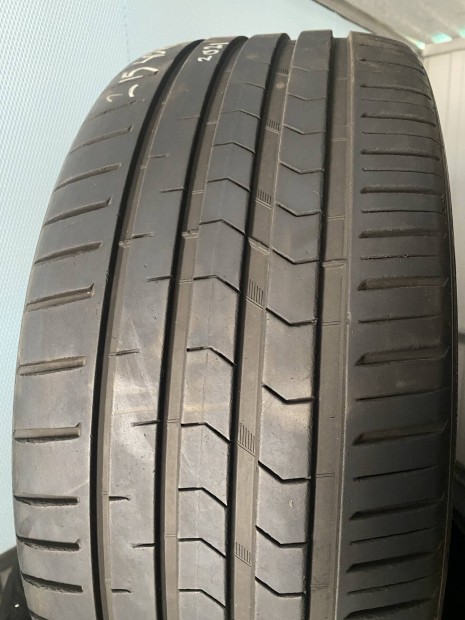 Vredestein 215/40 r18 nyári gumi garnitúra 215/40r18