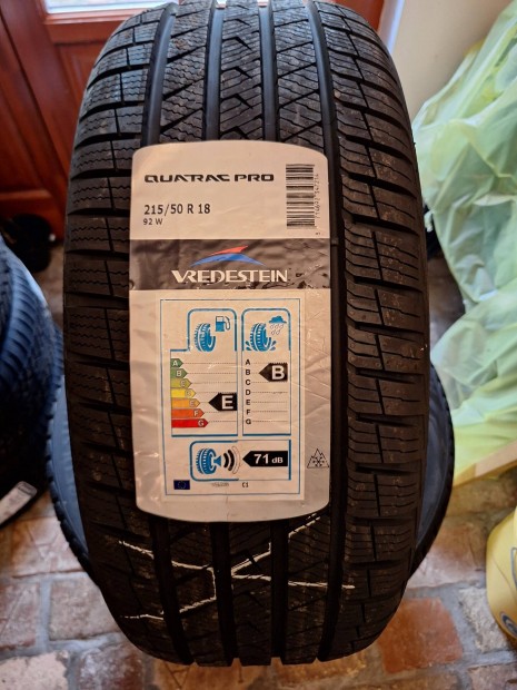 Vredestein 215/50 r18 négyévszakos gumi