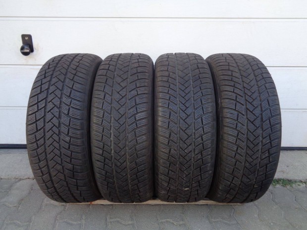 Vredestein 215/60R17 téli gumi, 8mm-es mintával újszerűen eladó