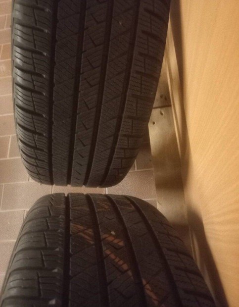 Vredestein Quatrac négyévszakos prémium gumi 235/45 R17 - 4db = 100E