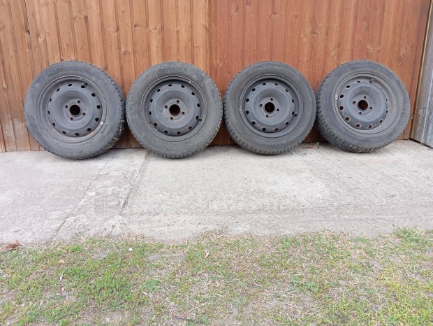 Vredestein T-Trac 2 ny�ri gumi szett + lemezfelni szett