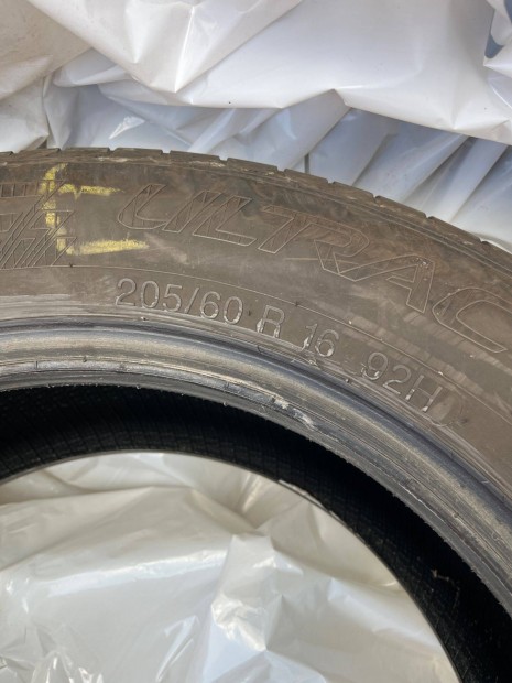 Vredestein Ultrac 92H 205/60 R 16 nyrigumi szett (4db)