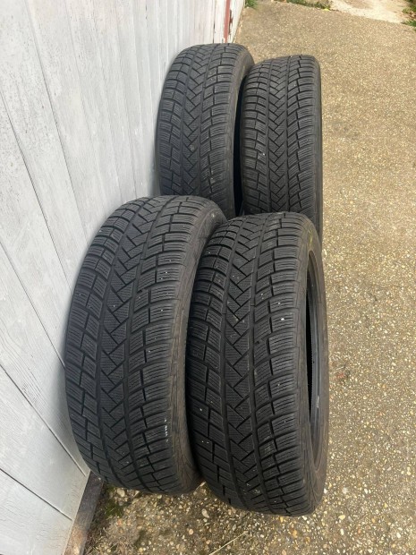 Vredestein Wintrac Pro 235/55 R19 téli gumi szett Volvo XC90