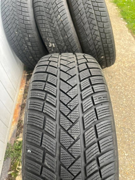 Vredestein Wintrac Pro 235/55 R19 téli gumi szett Volvo XC90