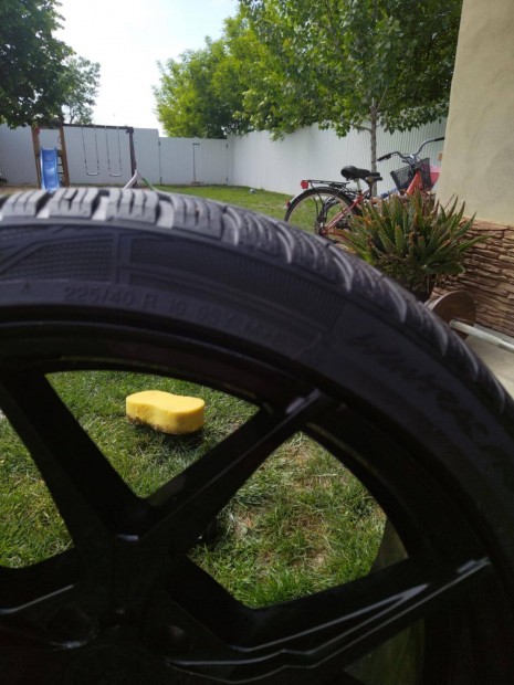Vredesten winrace propeller 225/40 R19. Téli gumi