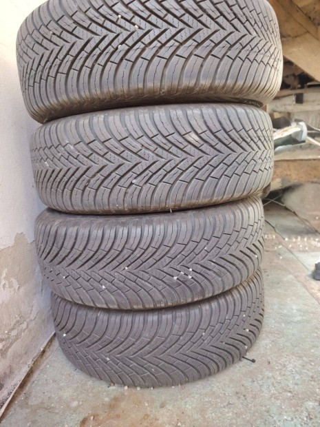 Vredestien n�gy�vszakos abroncsok, felnivel