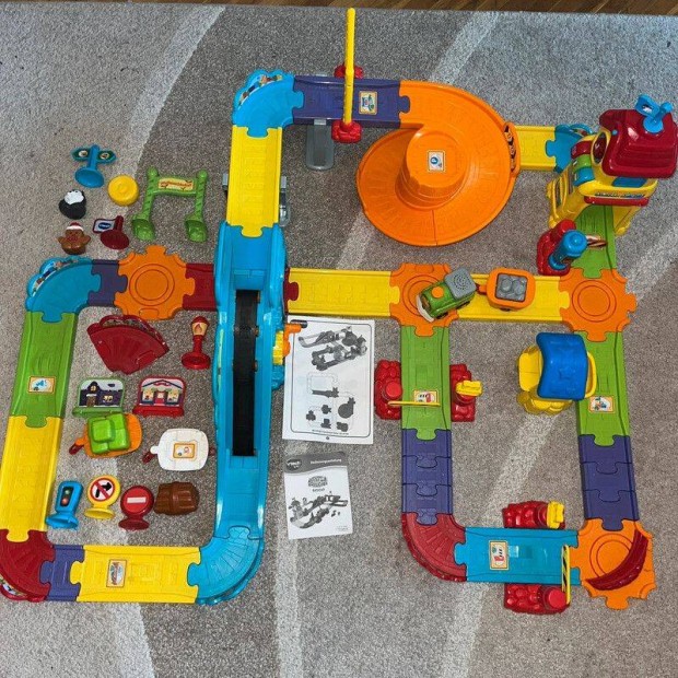 Vtech tut tut német nyelvű vonat vasút állomás és rengeteg kiegészítő