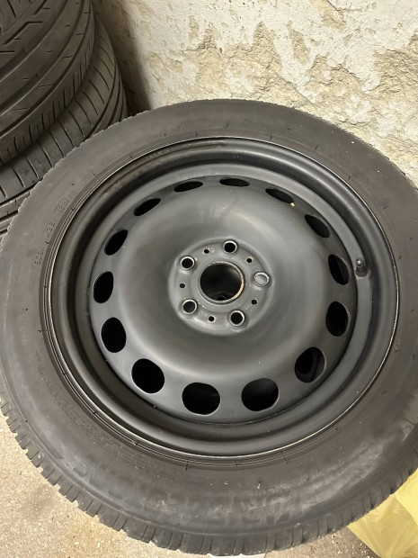 Vw 16" gyári lemezfelni téli gumival Eladó