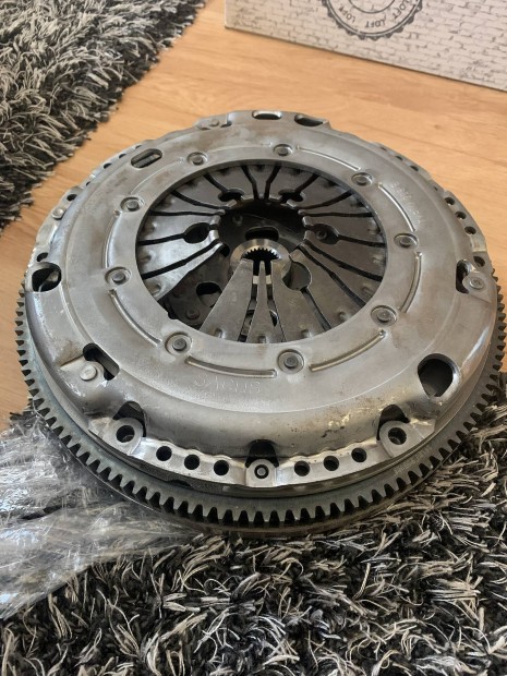 Vw AUDi kettős tömegű + kuplung