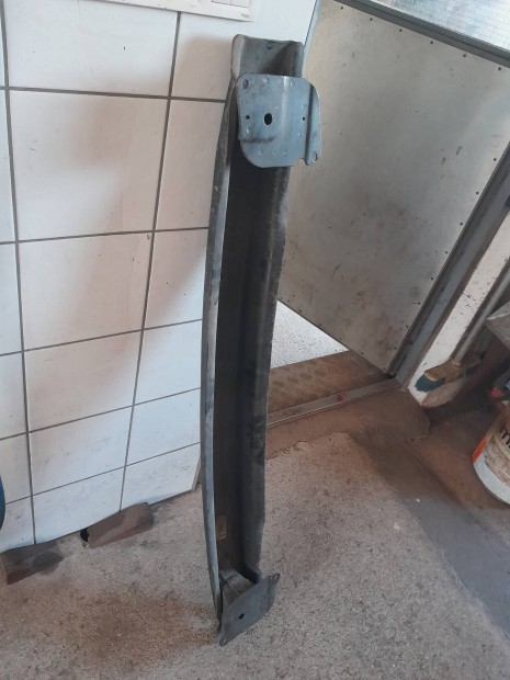 Vw Beatlee hátsó lökhárító merevítő, tartó.