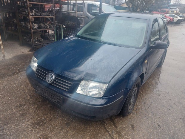 Vw Bora karossz�ria elemei k�k