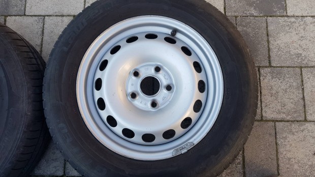 Vw Caddy gyri lemez felni,Laufen eco Fit Nyrigumival 5x112 ET 47