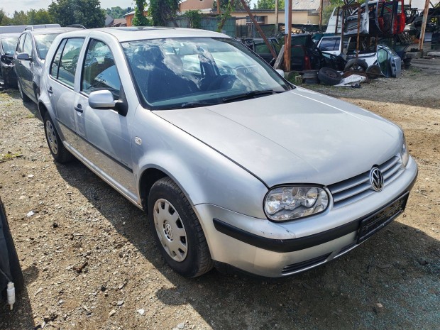 Vw Golf 4 gyári karosszéria elem LA7W színben eladó