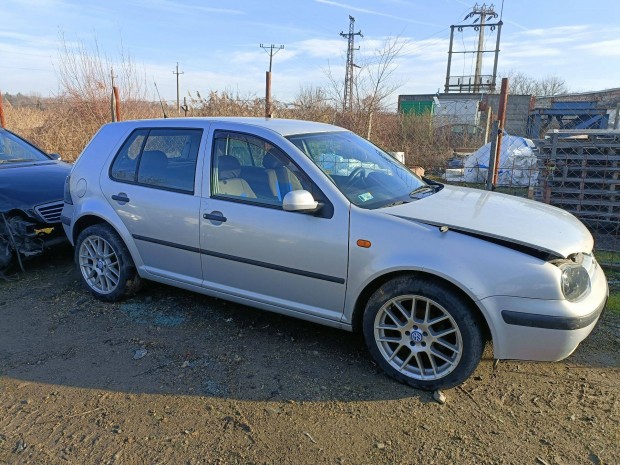 Vw Golf 4 gyri karosszria elem, LB7Z sznben elad