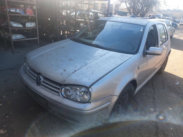 Vw Golf 4 karosszria elemei szrke