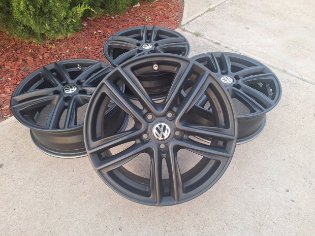 Vw Golf 5*112 R17 alufelni. Passat Touran Caddy Jetta