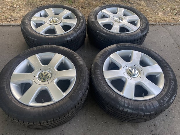 Vw Golf V, Touran gyári 16"-os alufelni szett 205/55R16 nyári gumikkal