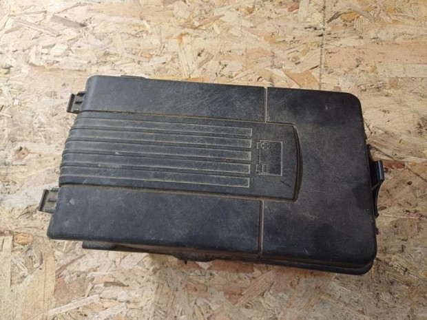 Vw Jetta (2005-2010) Akuml�tor Burkolat