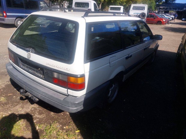 Vw Passat B3 Kombi karosszria elemei L9OE fehr