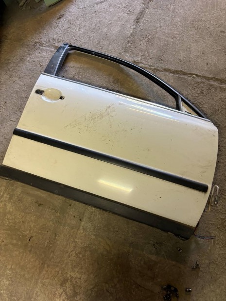 Vw Passat B5 B5.5 jobb els� ajt� feh�r 