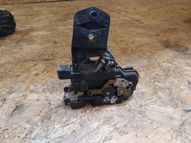 Vw Passat B5 (1998-2005) Jobb Els� Ajt� K�zpontz�r