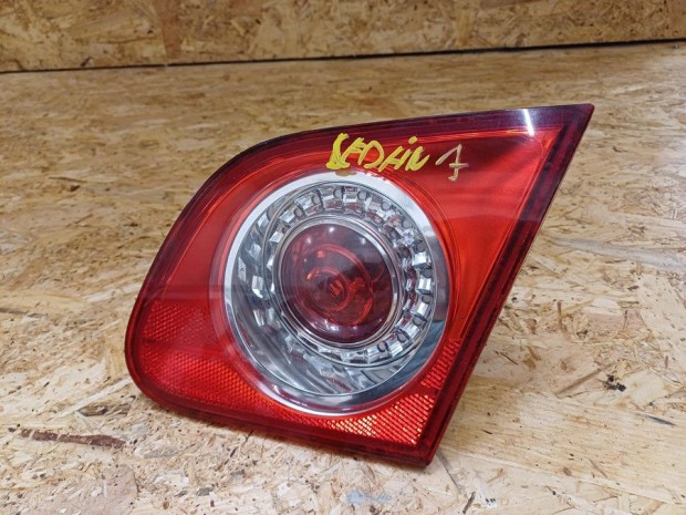 Vw Passat B6 Sedan  (2005-2011) Jobb H�ts� Bels� L�mpa