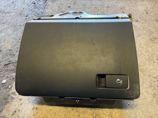 Vw Passat B6 keszty�tart� 