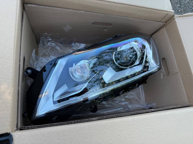 Vw Passat B7 xenon fényszóró 3AB941044 3AB941043