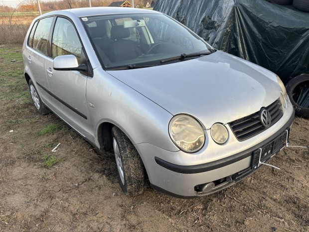 Vw Polo 9N motorh�ztet� homlokfal l�mpa l�kh�r�t� z�rh�d 