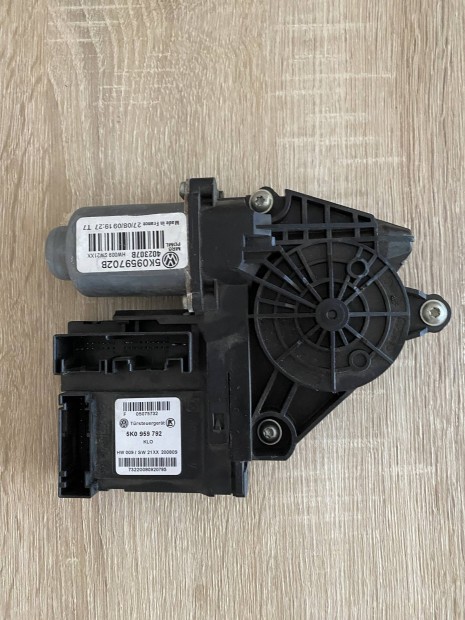 Vw/Skoda jobb oldali ablakemelő motor