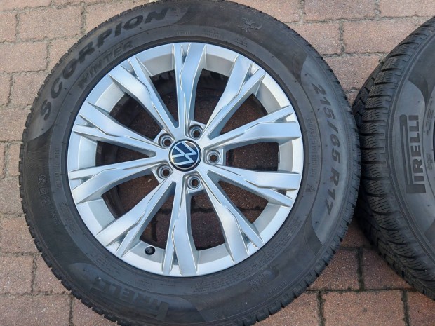 Vw Tiguan gyári 17col alufelni 215/65r17 téli skoda seat