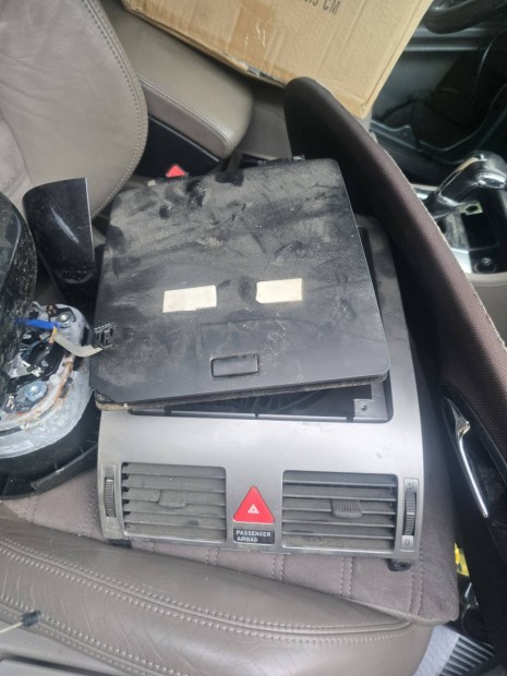 Vw Touran 1T2 műszerfal középső szellőző