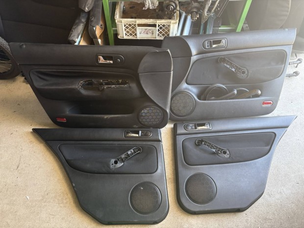 Vw Volkswagen Golf 4 5 ajtós ajtókárpit szett