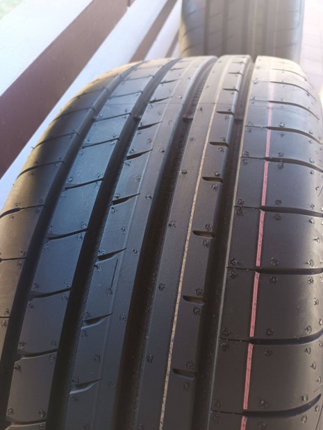Vw Volkswagen Tiguan gyári alufelni 235/55 r18 nyári gumi Garnitúra